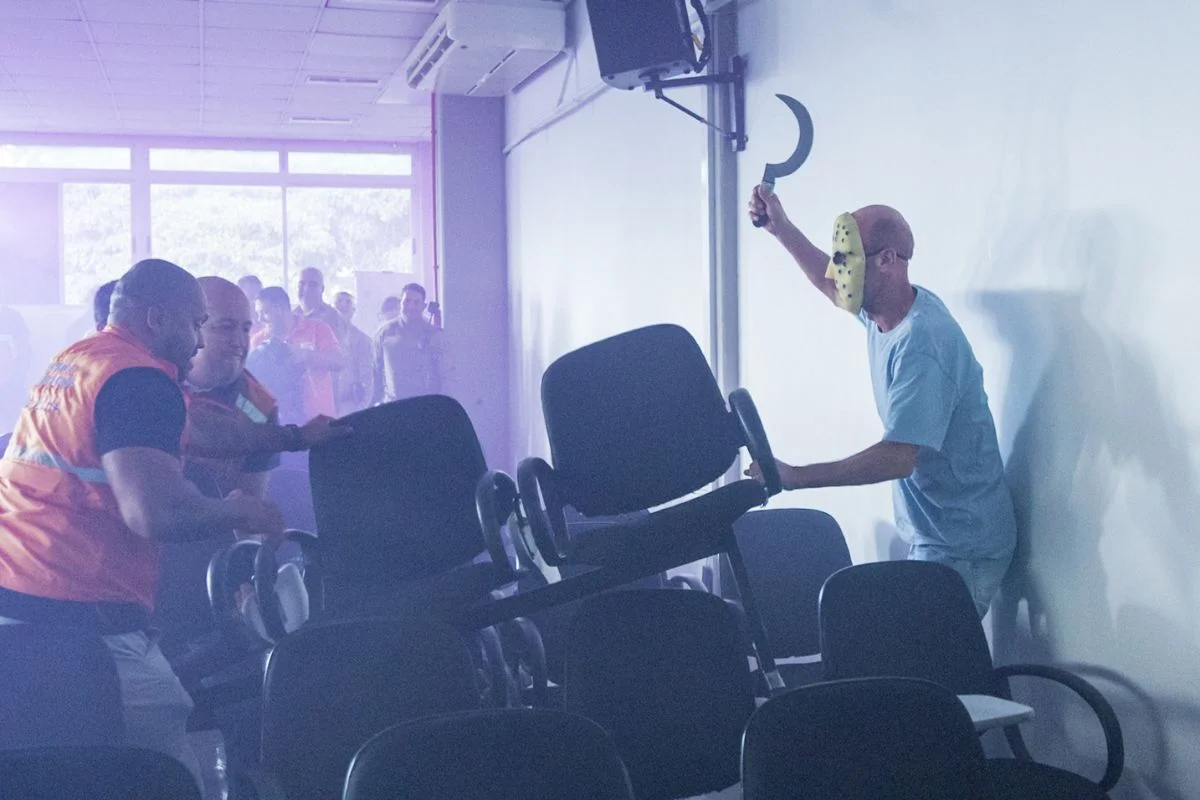 O susto que virou alerta em evento sobre segurança escolar