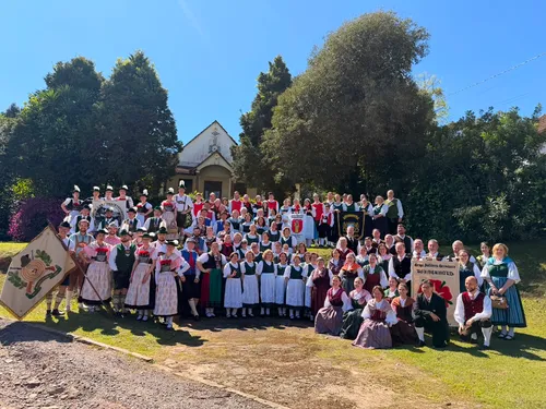 Trachtenfest reúne oito grupos e celebra tradições germânicas em São Bento do Sul