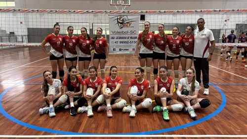 Vôlei Sub-17 feminino de São Bento do Sul disputa etapa decisiva do Estadual em Jaraguá do Sul
