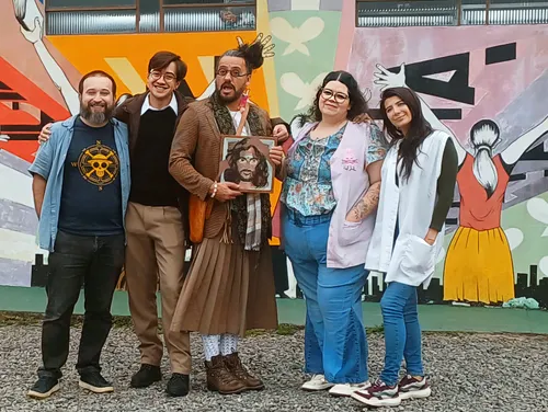 Robson Rodrigues interpreta professor Sidnei no piloto da série Entre Salas