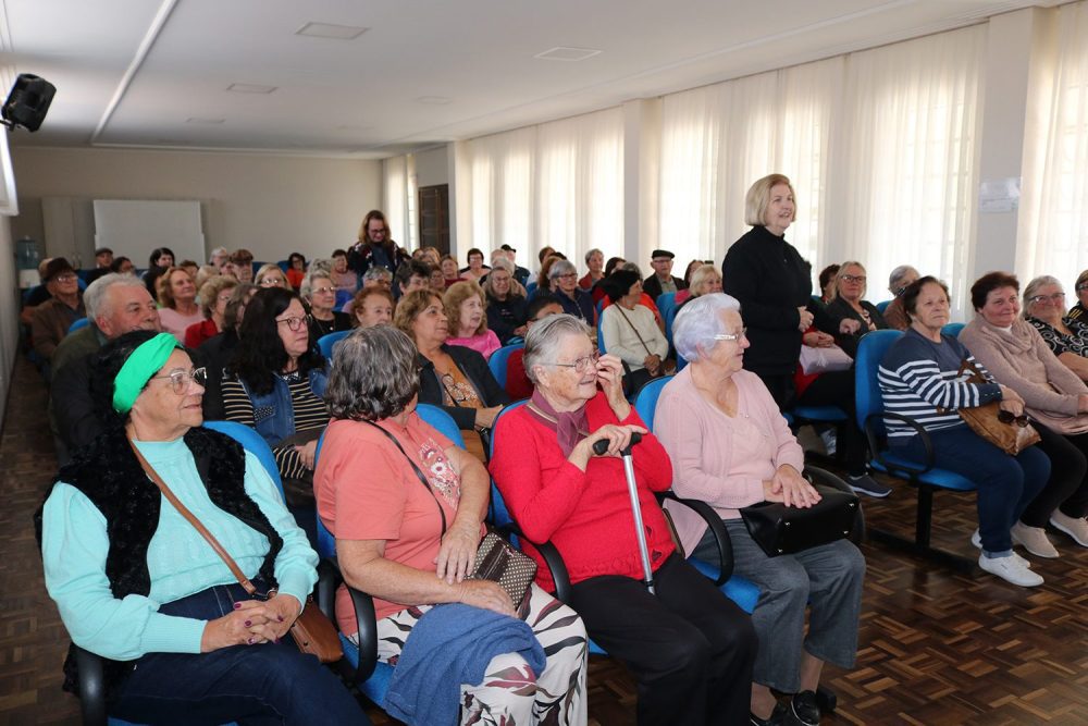 Imagem para matéria Prefeito participa de tarde de lazer e integração com idosos 