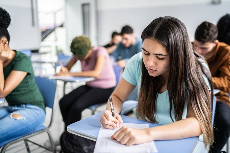 Imagem para matéria Presidente sanciona lei que prevê bolsa de permanência para alunos do ensino médio 