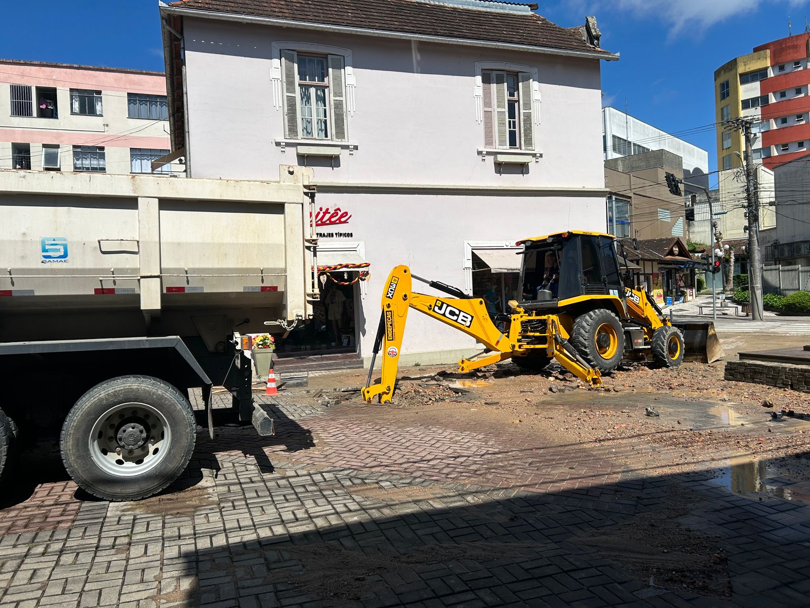 Imagem para matéria Rompimento de adutora no Centro 